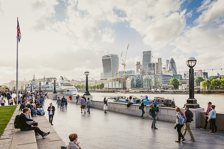 city hall and walking by the river thames