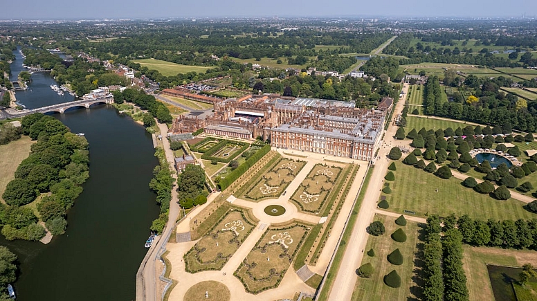 hampton court palace kingston upon thames