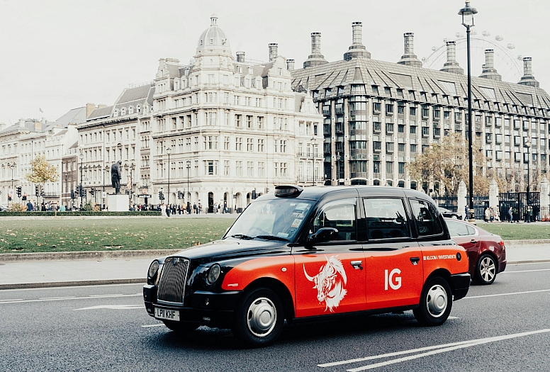 taxi driving around london